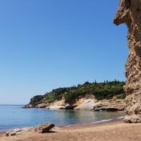 08 06 2019 Caves Of Amouhdi Beach9
